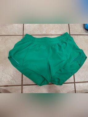 Lululemon Hotty Hot short 2.5”